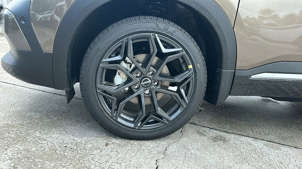 New 2026 Nissan Kicks SR w/ Illumination Package FWD image 12