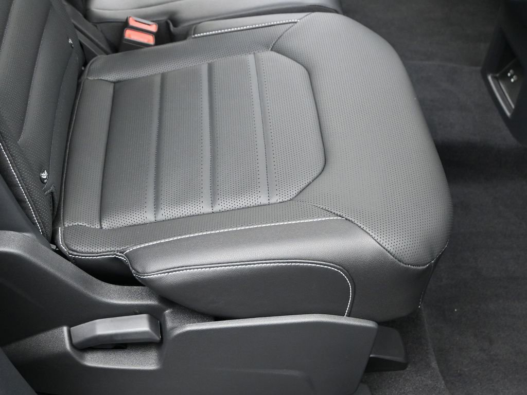 Used 2025 Volkswagen Atlas Cross Sport SEL R-Line image 15