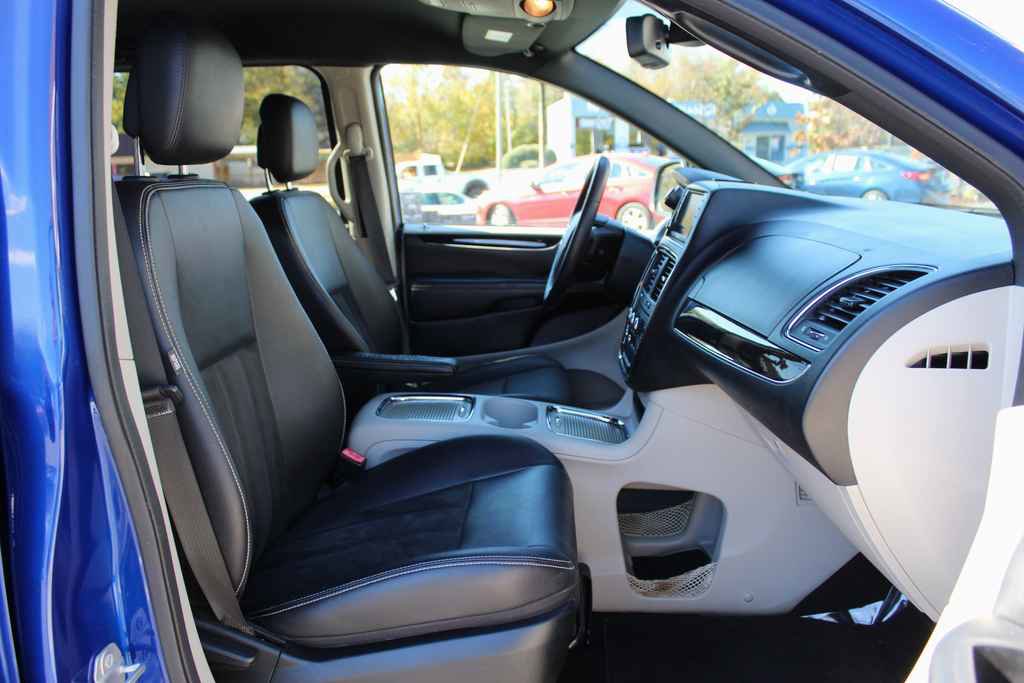Used 2019 Dodge Grand Caravan SXT image 29