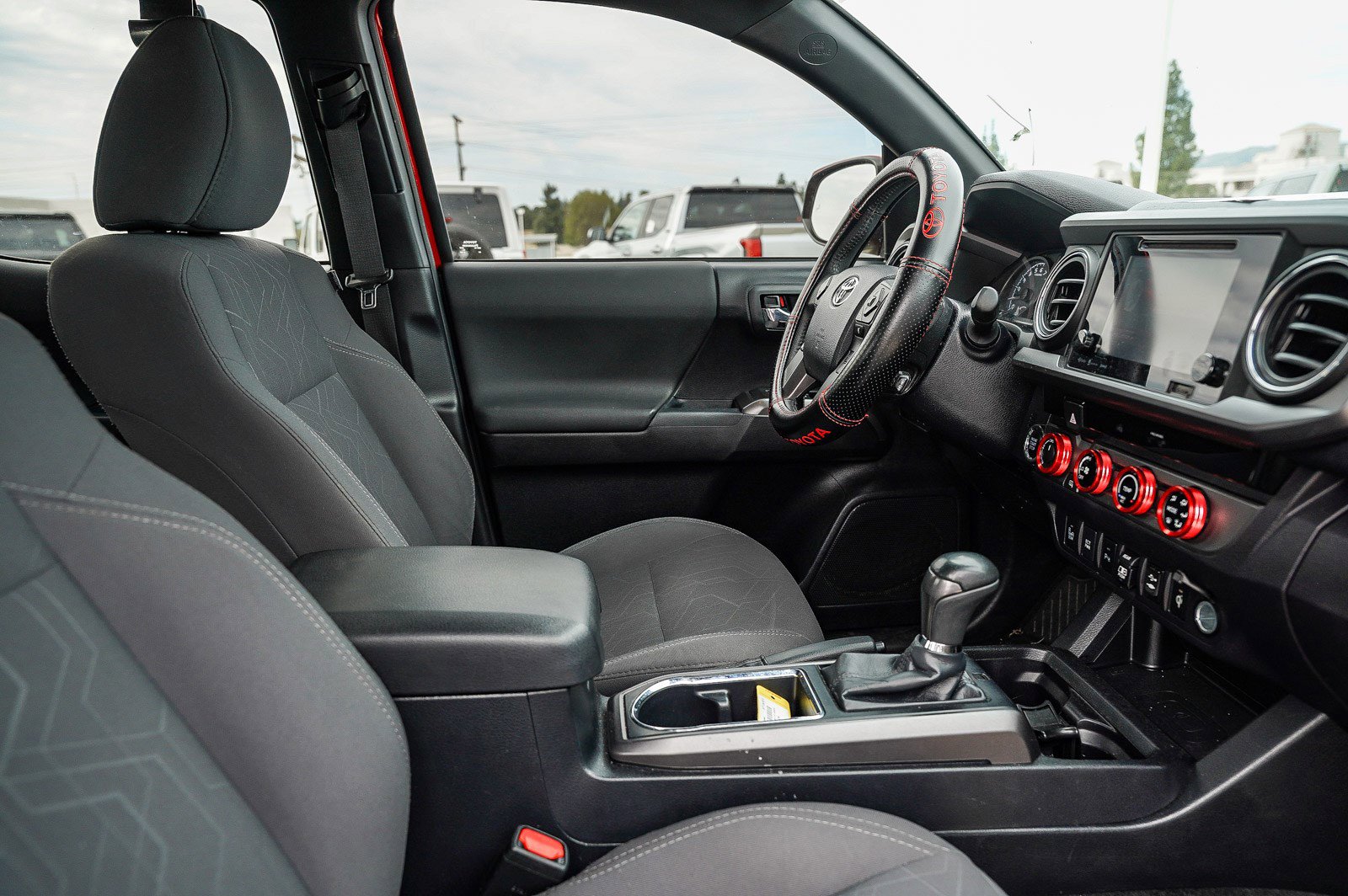 Certified 2018 Toyota Tacoma TRD Sport w/ Technology Package image 17