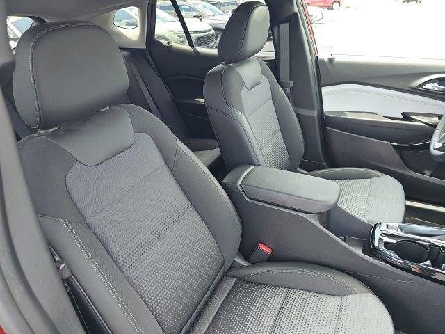 Used 2024 Chevrolet Trax LT w/ LT Convenience Package image 30