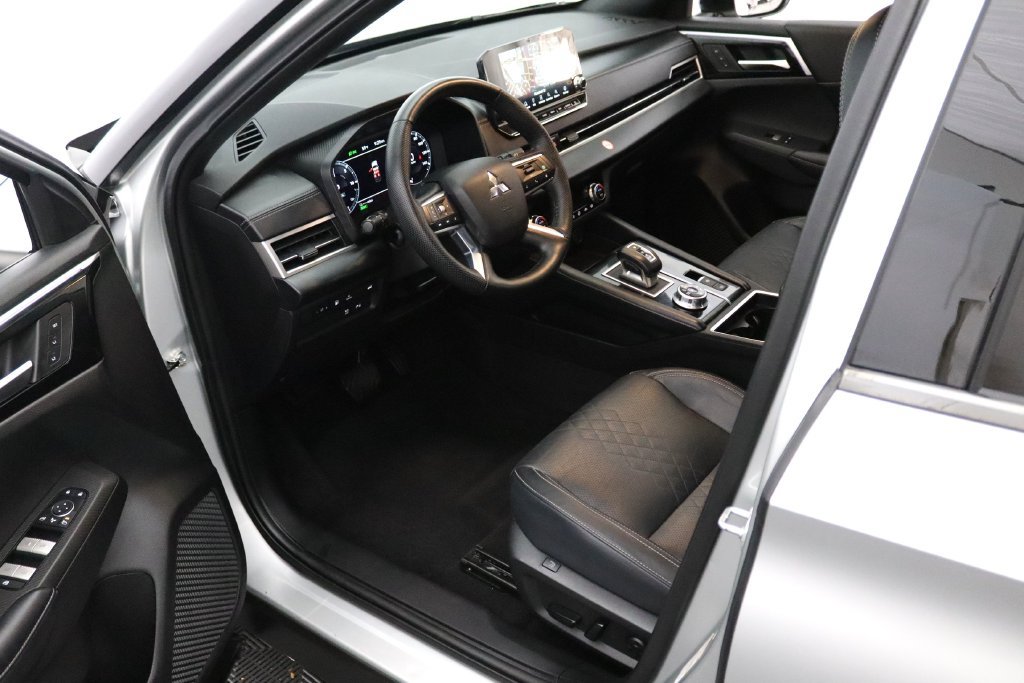 Used 2025 Mitsubishi Outlander SEL Black Edition AWD/4WD image 20