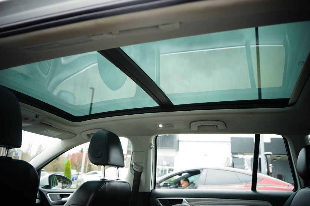 Used 2016 Volkswagen Golf SE w/ Lighting Package image 14