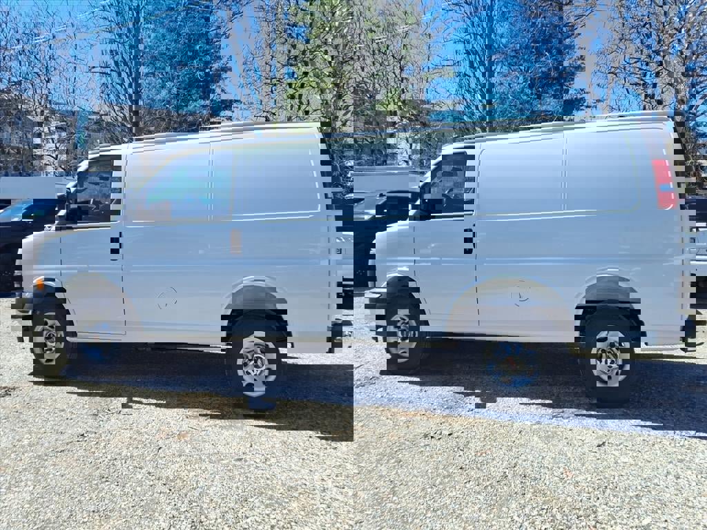 New 2026 GMC Savana 2500 w/ Driver Convenience Package image 4