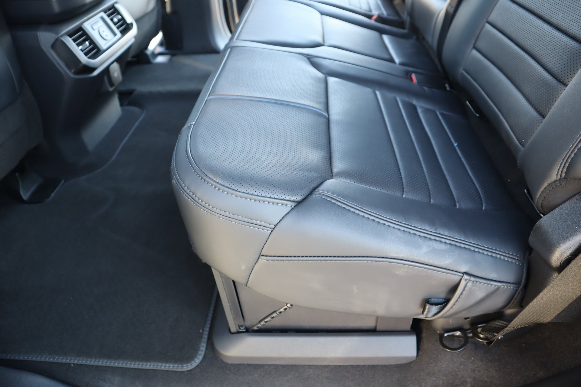 New 2025 Ford F150 Platinum w/ Equipment Group 702A High image 14