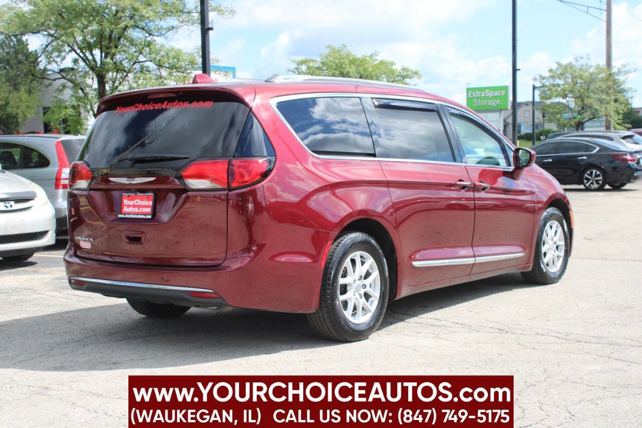 Used 2020 Chrysler Pacifica Touring-L FWD image 5