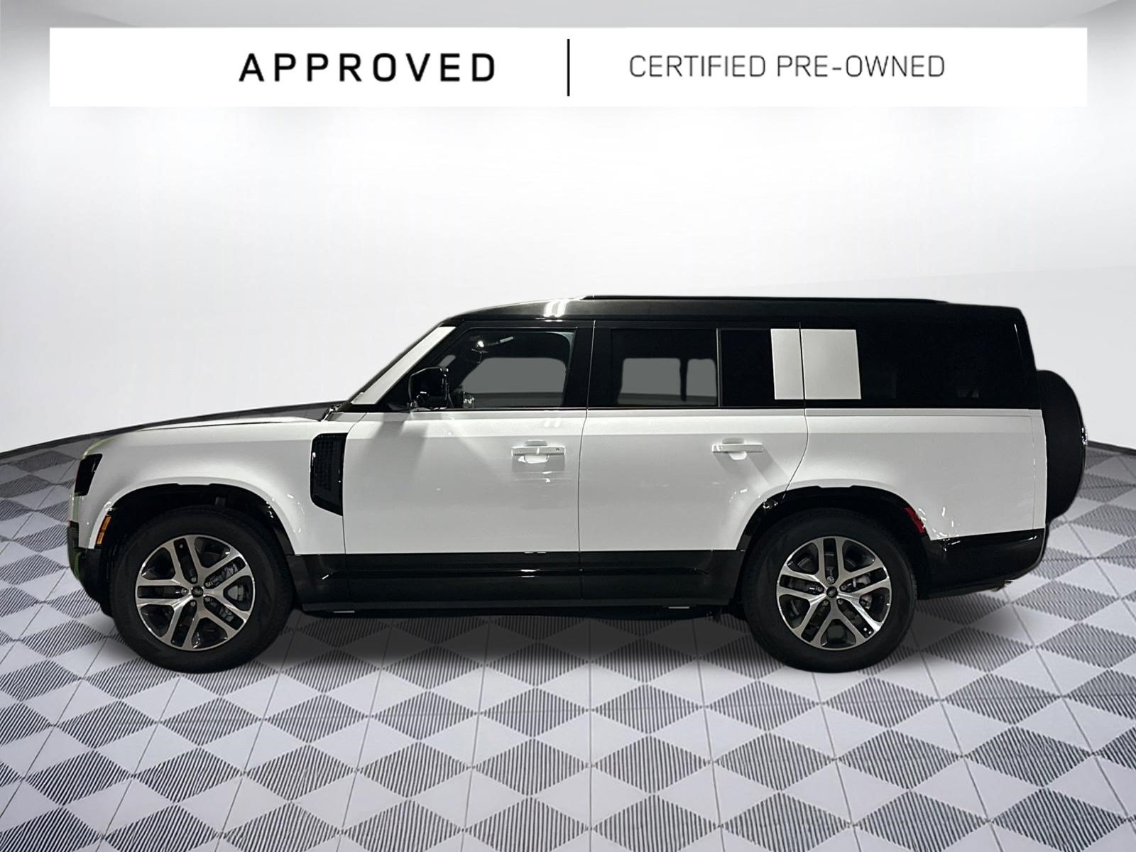 Used 2025 Land Rover Defender 130 X-Dynamic SE AWD/4WD image 2