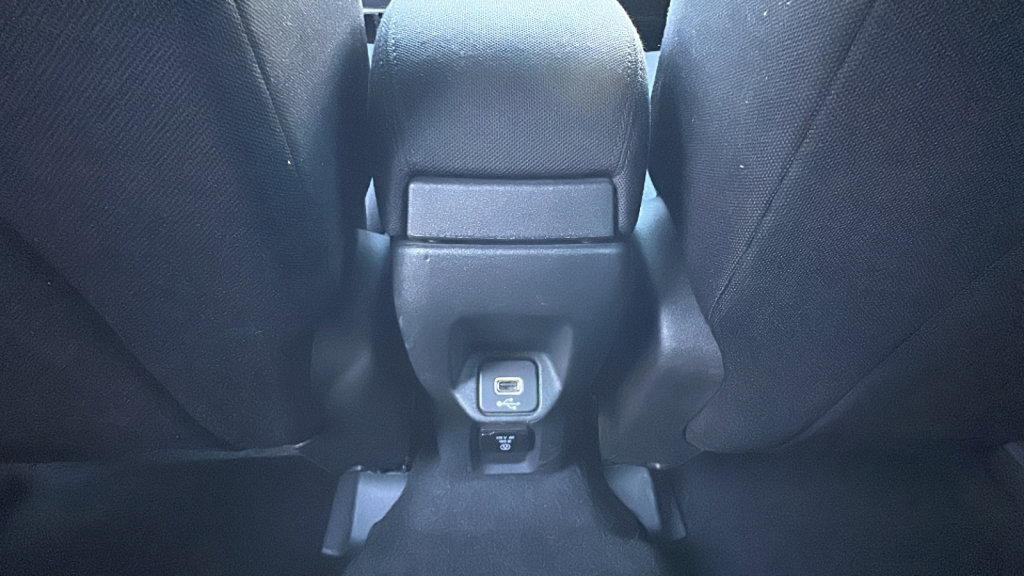 Used 2018 Jeep Renegade Latitude w/ Popular Equipment Group image 25