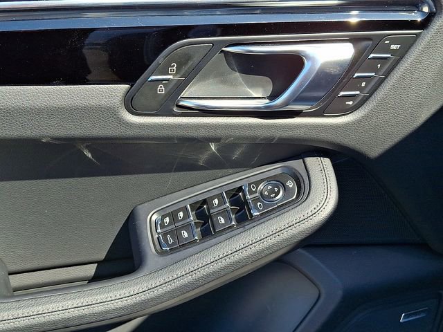 Certified 2026 Porsche Macan AWD/4WD image 17