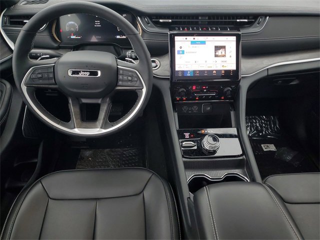 New 2025 Jeep Grand Cherokee Limited w/ Black Appearance Package image 13