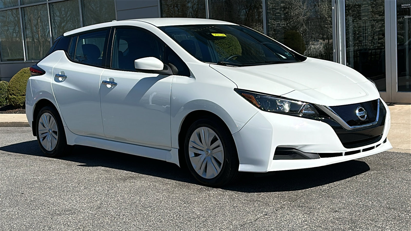 Certified 2022 Nissan Leaf S image 2