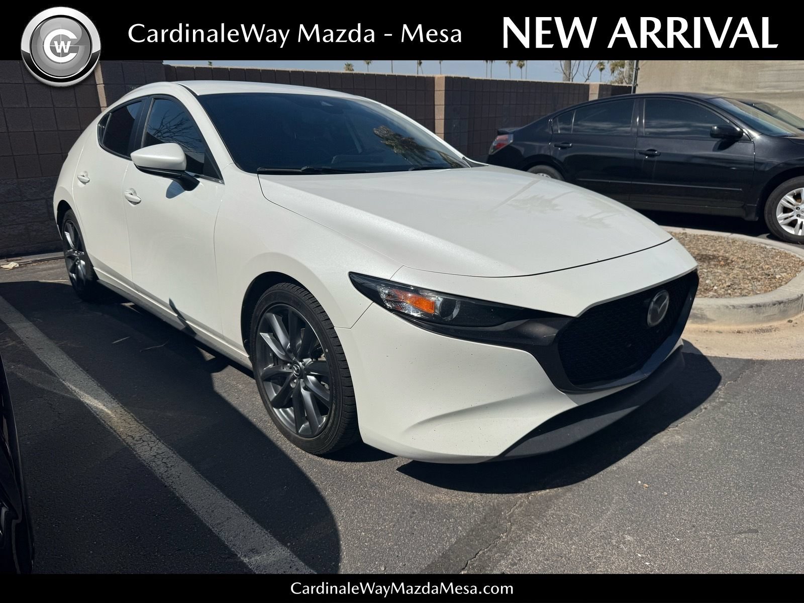 Used 2019 MAZDA MAZDA3 Hatchback w/ Preferred Package FWD image 1