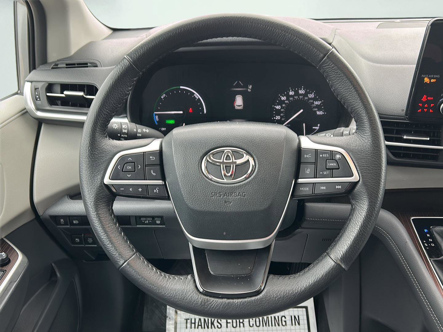 Used 2024 Toyota Sienna XLE FWD image 9