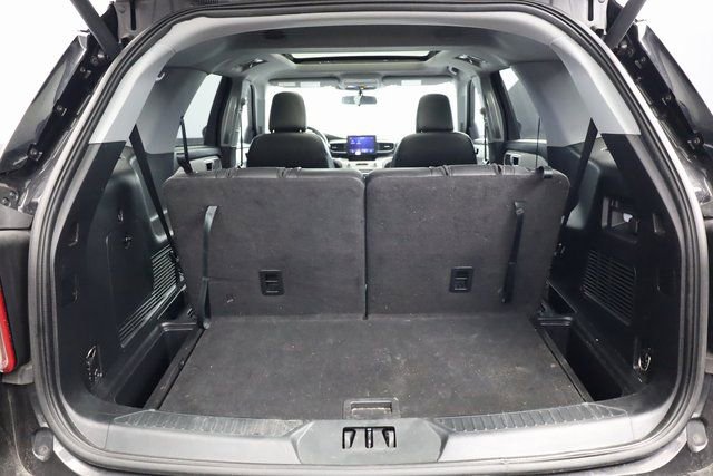 Used 2023 Ford Explorer XLT w/ Equipment Group 202A AWD/4WD image 31