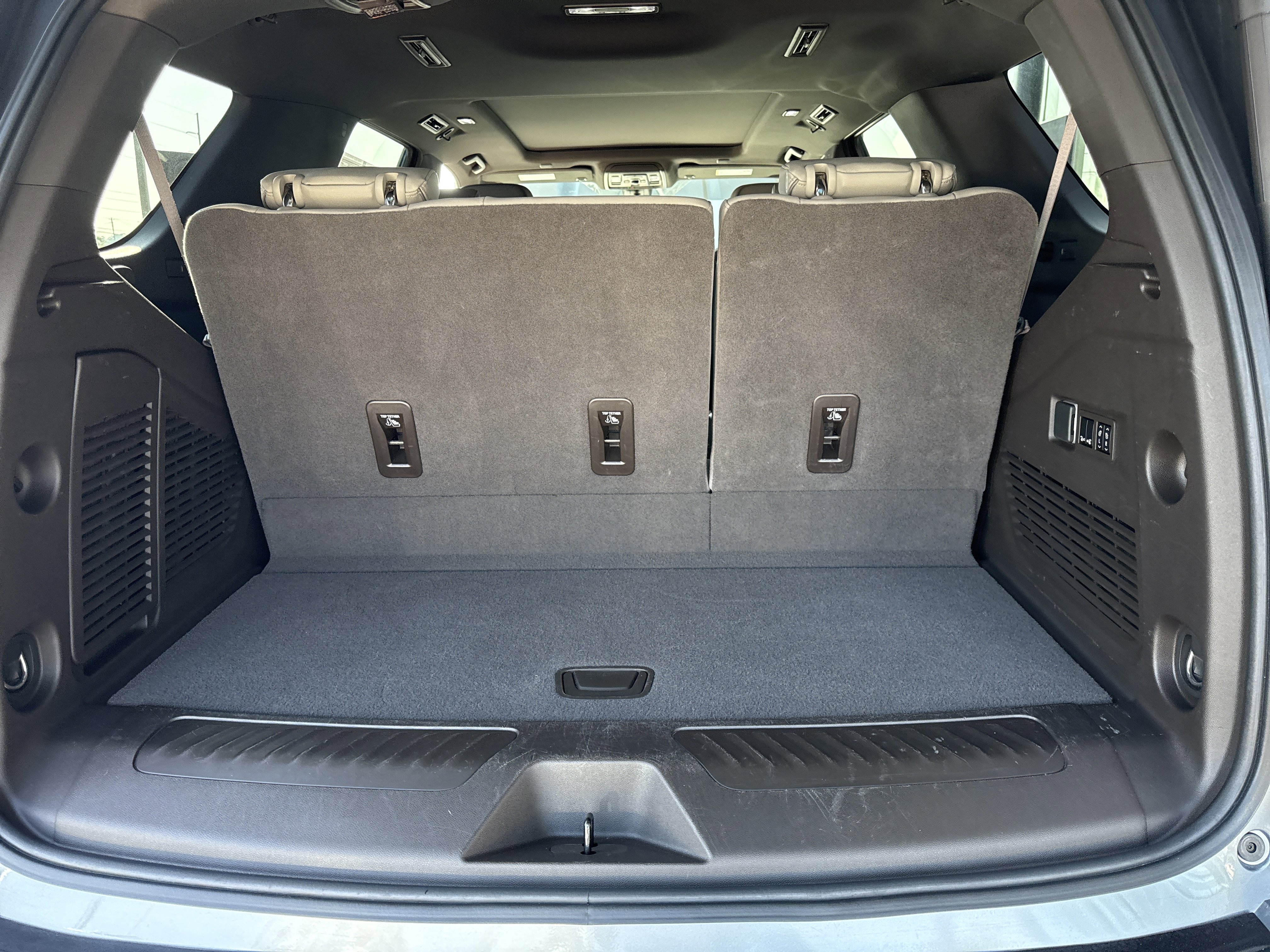 Used 2022 GMC Yukon SLT w/ SLT Luxury Package RWD image 13