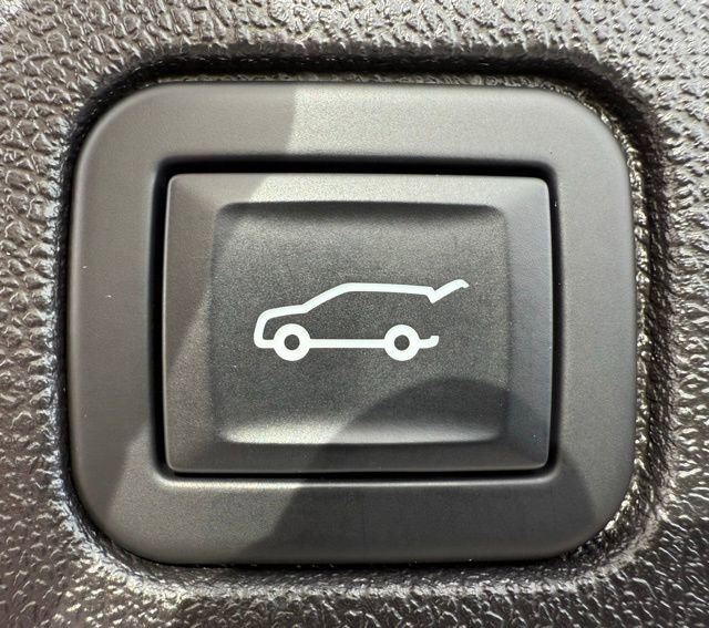 Used 2022 GMC Terrain SLT w/ Infotainment Package II image 13