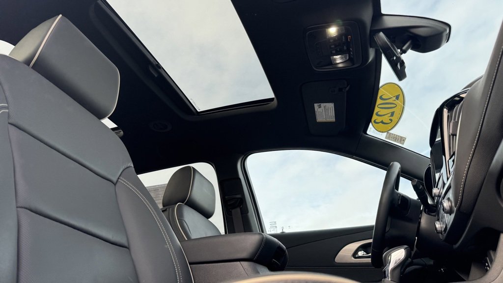 Used 2023 Chevrolet Traverse Premier image 21