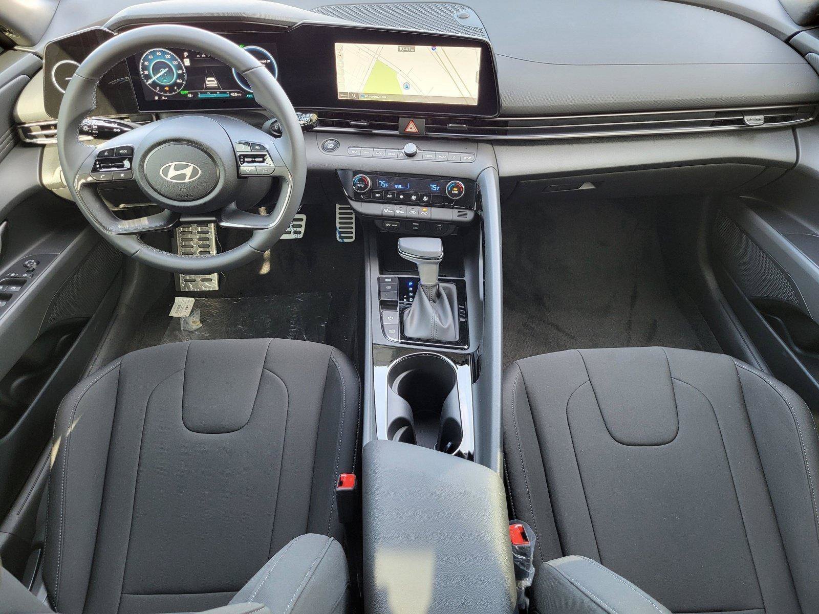 New 2025 Hyundai Elantra SEL FWD image 28