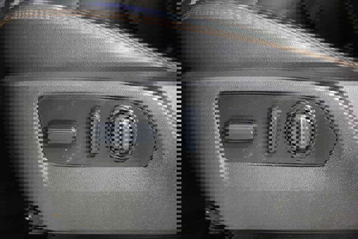 Used 2023 GMC Sierra 2500 AT4 w/ AT4 Preferred Package AWD/4WD image 24