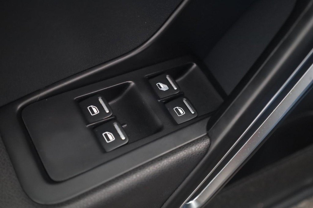 Used 2019 Volkswagen Beetle 2.0T S FWD image 7