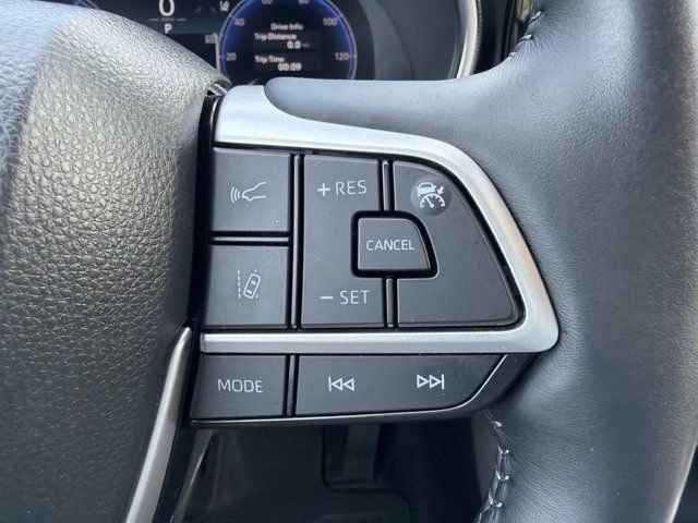 Used 2023 Toyota Highlander Platinum FWD image 27
