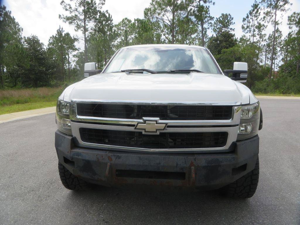 Used 2008 Chevrolet Silverado 2500 LT w/ Suspension Package, Off-Road AWD/4WD image 3