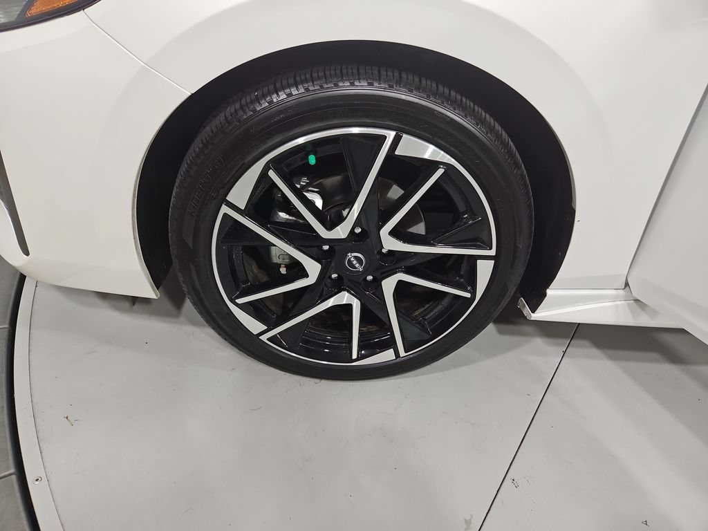 Certified 2025 Nissan Sentra SR w/ SR Premium Package FWD image 28