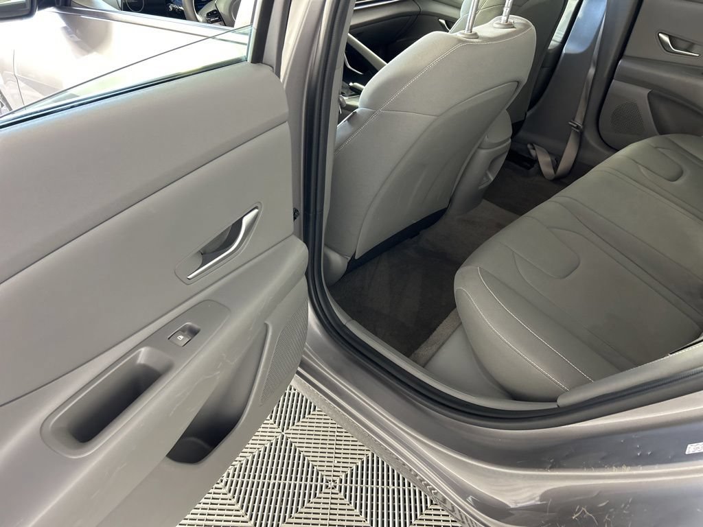 Used 2024 Hyundai Elantra SEL FWD image 35