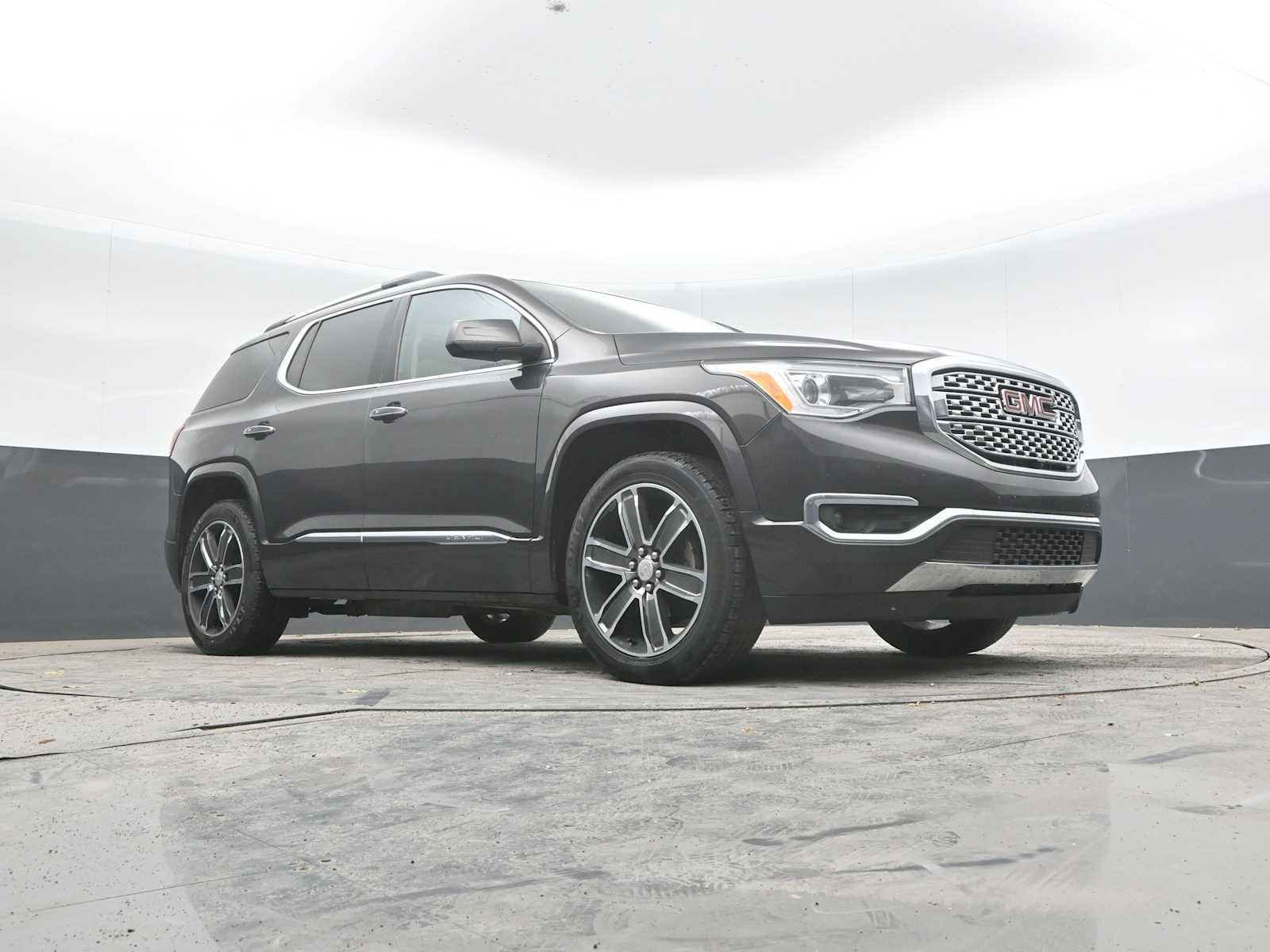Used 2017 GMC Acadia Denali w/ Technology Package AWD/4WD image 28