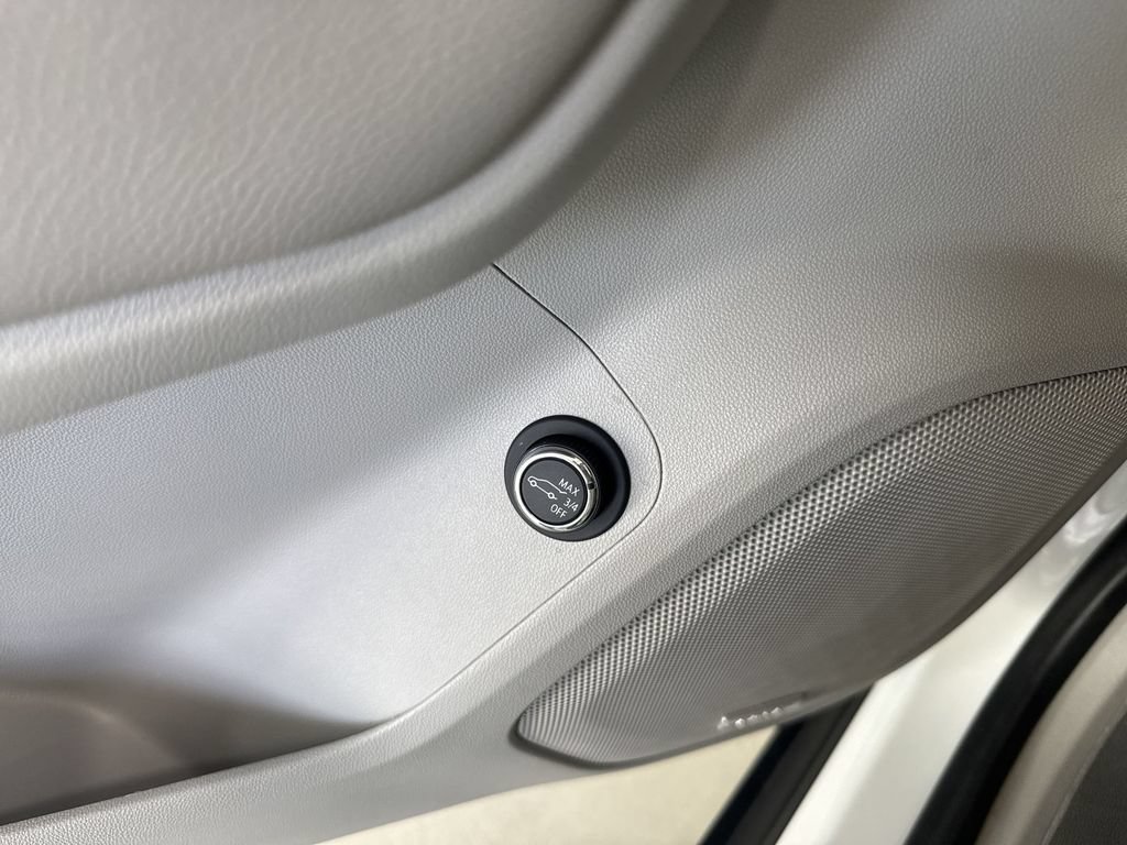 Certified 2022 GMC Acadia SLT FWD image 31