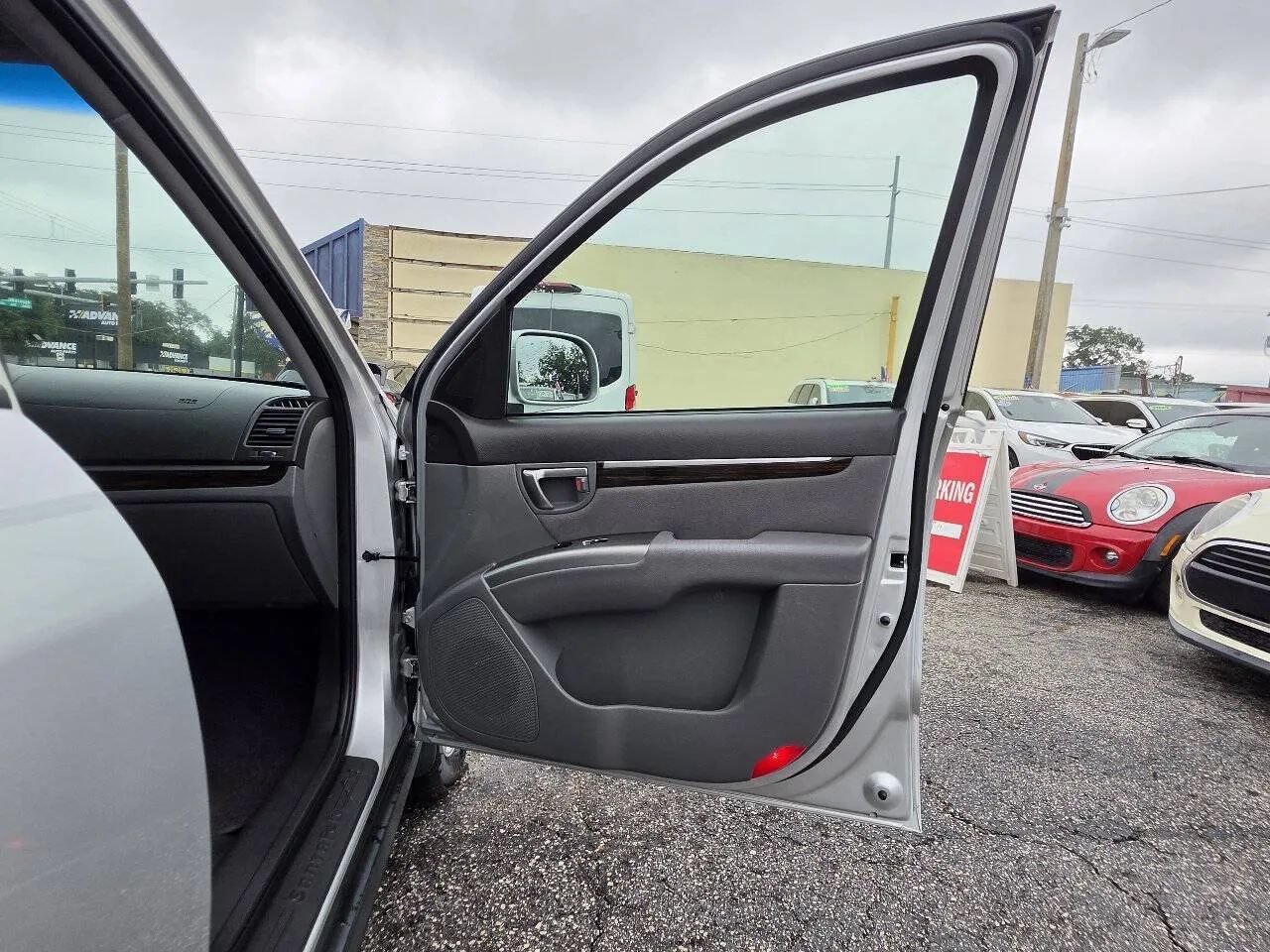 Used 2011 Hyundai Santa Fe SE FWD image 16