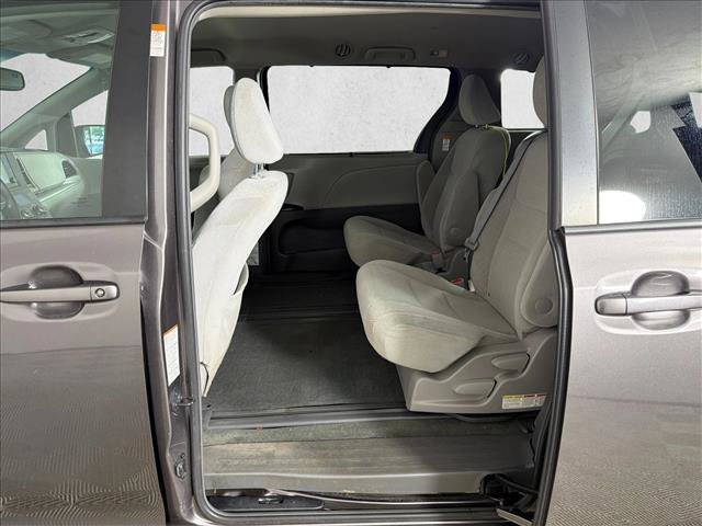 Used 2015 Toyota Sienna LE FWD image 19