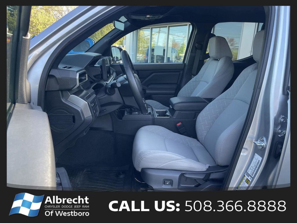 Used 2025 Toyota Tacoma SR5 AWD/4WD image 11