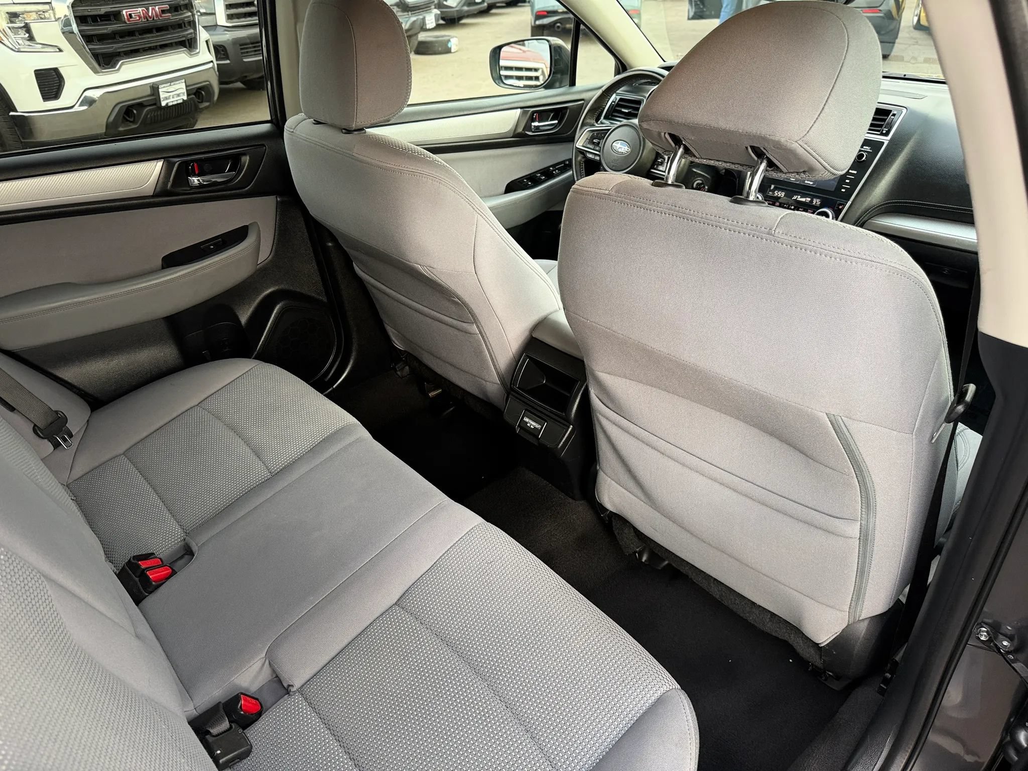 Used 2018 Subaru Outback 2.5i Premium AWD/4WD image 17