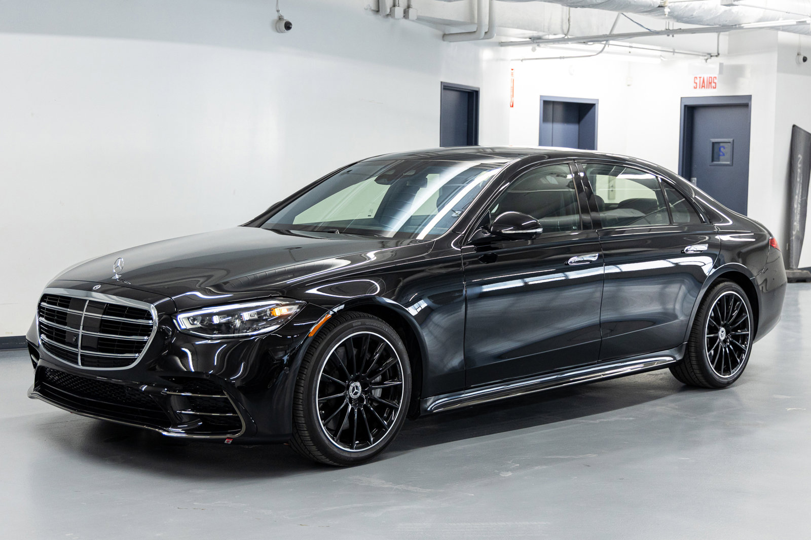 Used 2025 Mercedes-Benz S 580 4MATIC Sedan video 1