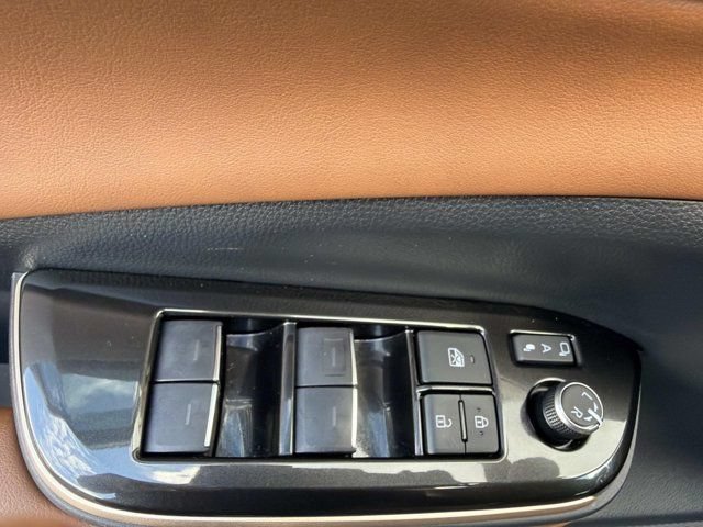 Certified 2025 Toyota Crown Signia AWD/4WD image 8