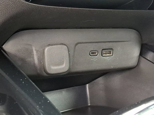 Used 2025 Chevrolet Trax RS FWD image 25