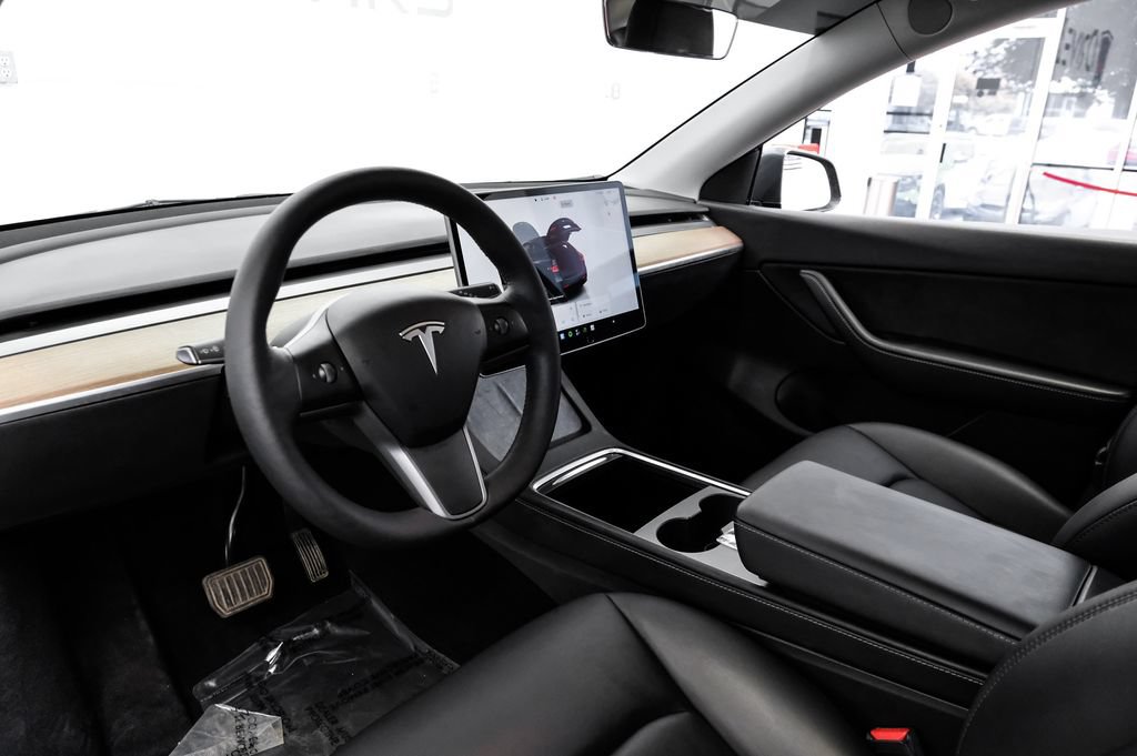 Used 2022 Tesla Model Y Long Range AWD/4WD image 3