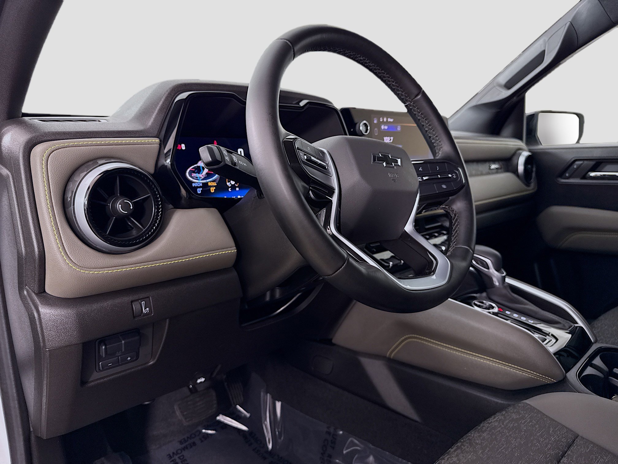 Used 2024 Chevrolet Colorado ZR2 w/ Technology Package AWD/4WD image 9