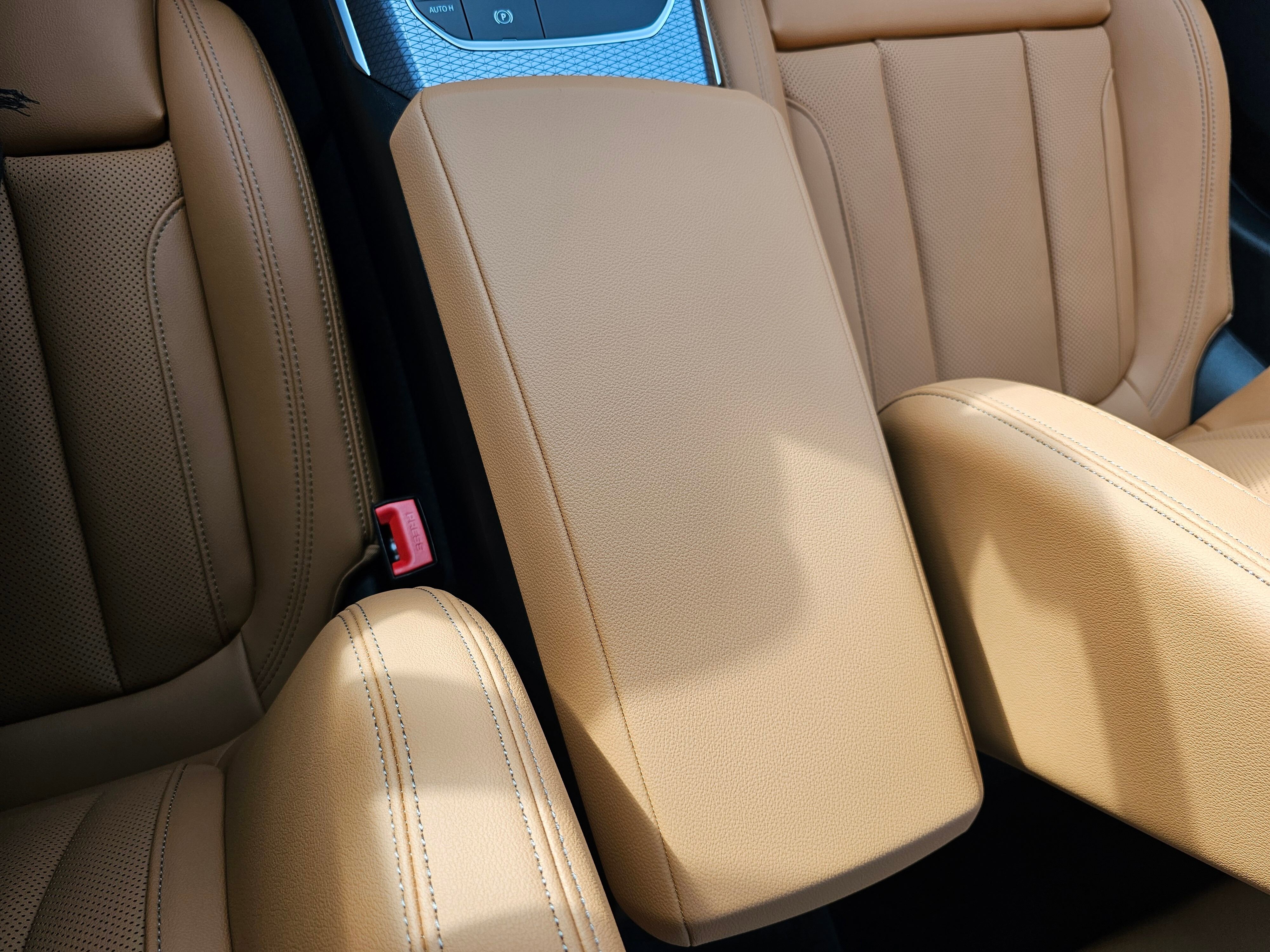 New 2026 BMW 330i xDrive Sedan w/ M Sport Package image 24