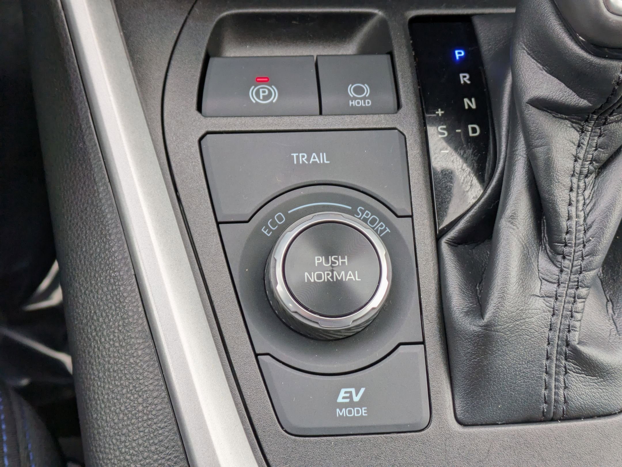 Used 2023 Toyota RAV4 SE w/ Convenience Package image 18