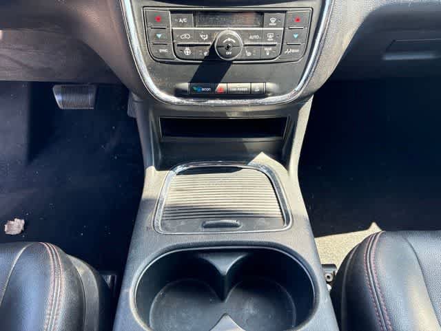 Used 2018 Dodge Grand Caravan GT FWD image 18