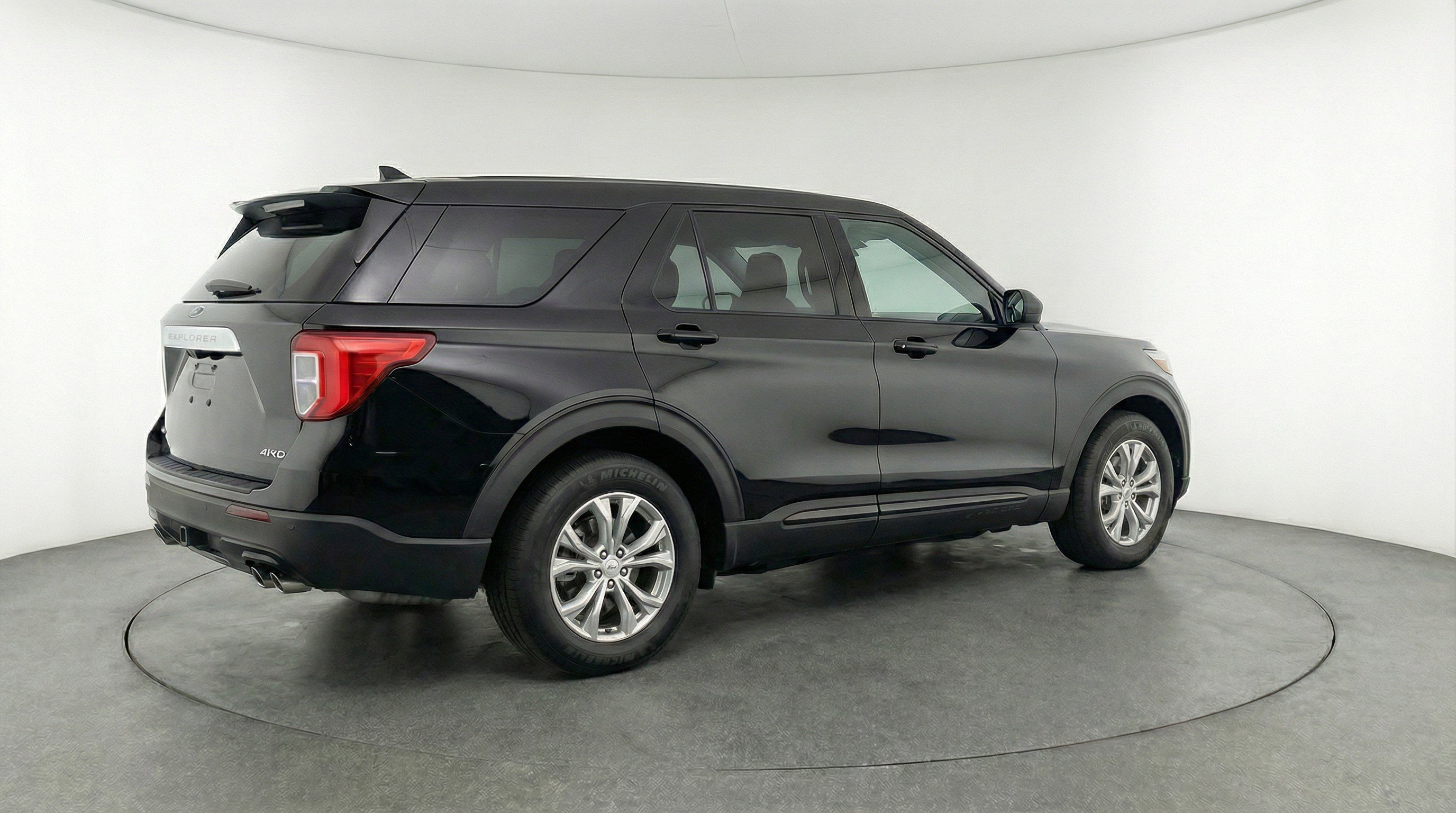 Used 2024 Ford Explorer Limited image 9