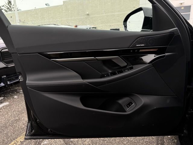 New 2026 BMW 530i xDrive w/ Premium Package image 12