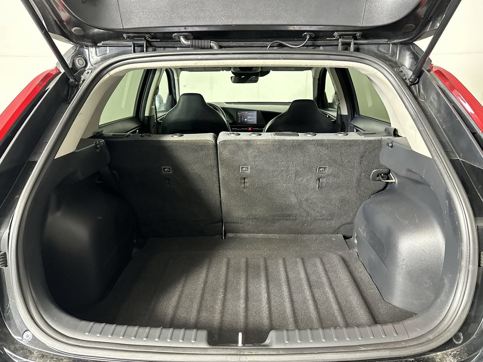 Used 2024 Kia Niro LX FWD image 25
