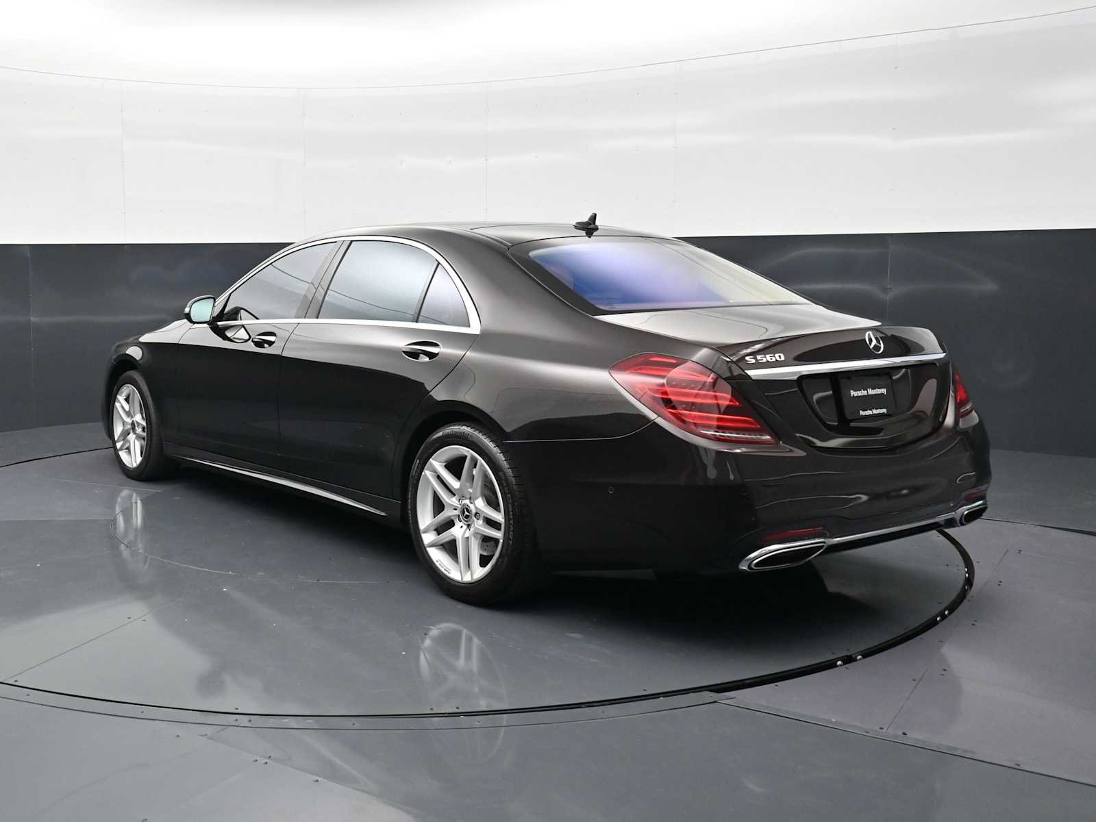 Used 2018 Mercedes-Benz S 560 Sedan image 3