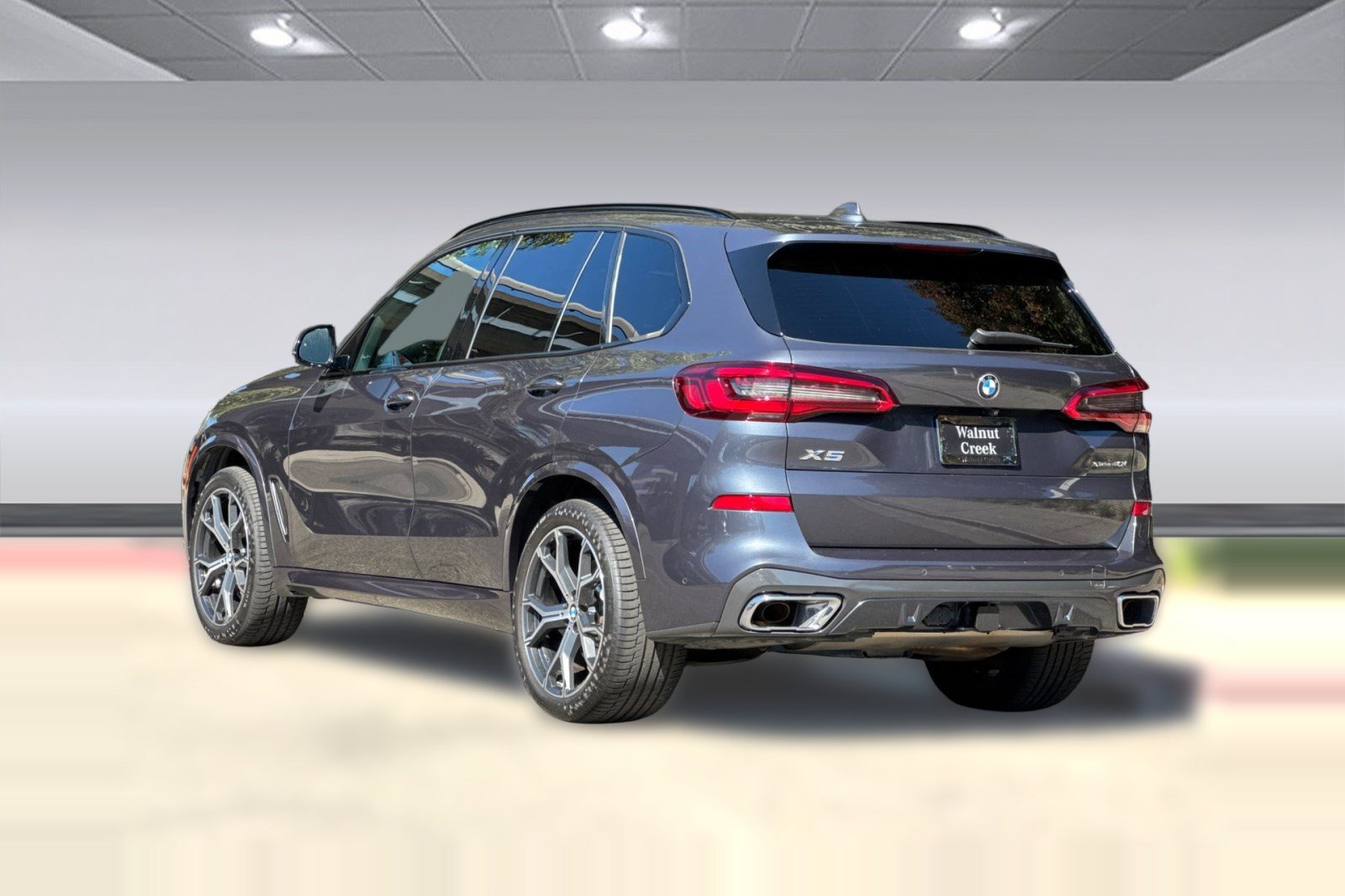 Used 2019 BMW X5 xDrive40i w/ M Sport Package AWD/4WD image 3
