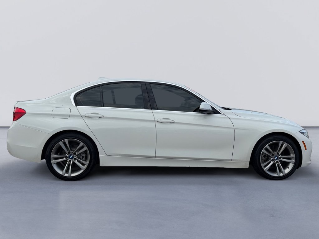Used 2018 BMW 330e w/ Premium Package RWD image 2