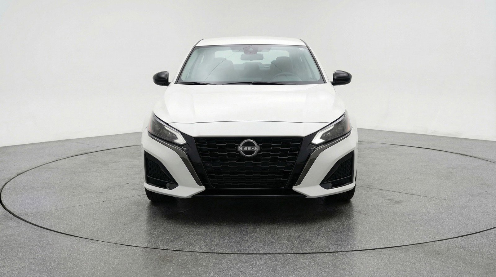 Used 2025 Nissan Altima 2.5 SV image 2