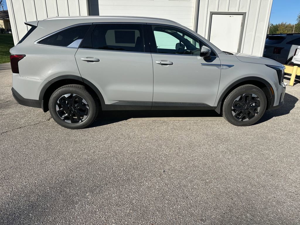 New 2026 Kia Sorento S image 2